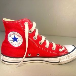 BRIGHT RED CONVERSE CHUCK TAYLORS / BRAND NEW GOOD CONDITION / SIZE 7 WOMENS